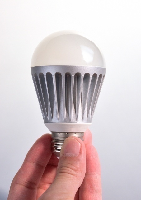 蛍光灯から電気代が安いledへ交換しませんか 特集 石川県で太陽光発電システムの販売 太陽光発電システムの施工を行うミカド電設